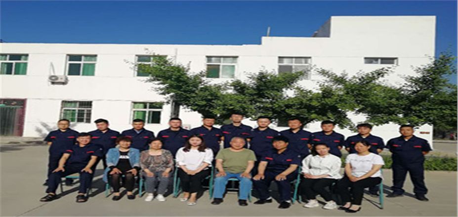 西安碳?xì)溆蛦T工合影